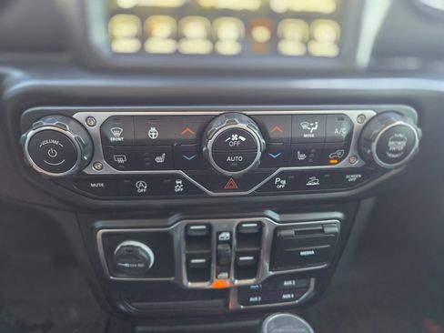 Used 2022 Jeep Gladiator Overland AWD/4WD image 25