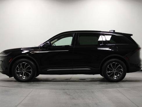 Used 2024 Lincoln Nautilus Premier image 7