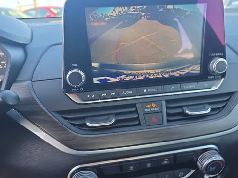 Used 2025 Nissan Altima 2.5 SV FWD image 18