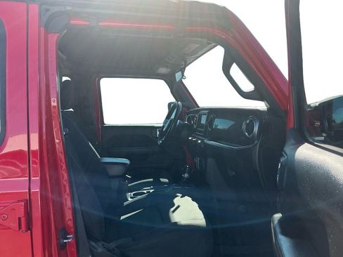 Used 2020 Jeep Wrangler Unlimited Sahara image 22