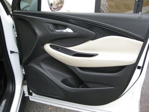 Used 2017 Buick Envision Essence image 37