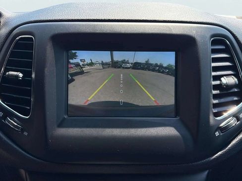 Used 2020 Jeep Compass Latitude w/ Popular Equipment Group AWD/4WD image 11