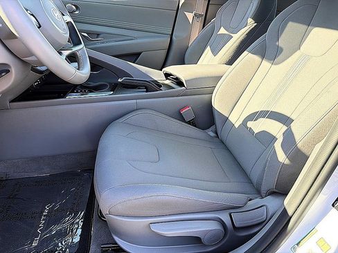 Certified 2025 Hyundai Elantra Sport FWD image 11