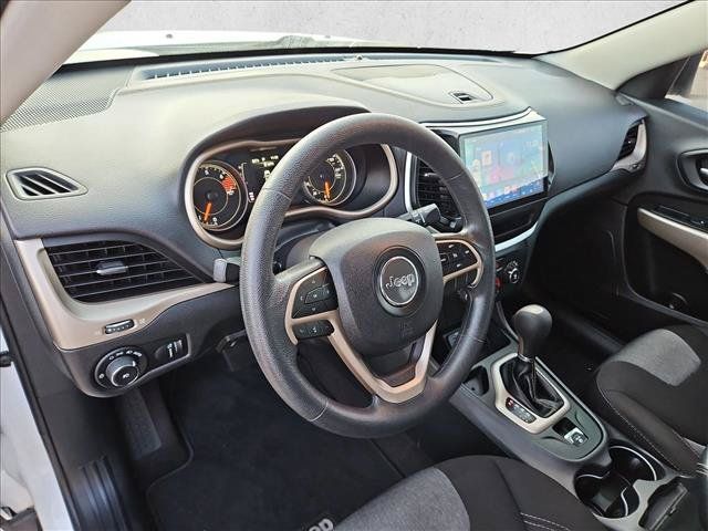 Used 2018 Jeep Cherokee Latitude FWD image 10