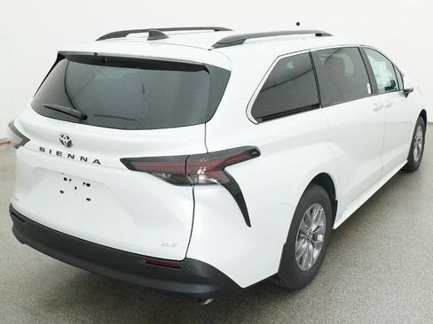 New 2026 Toyota Sienna XLE FWD image 37