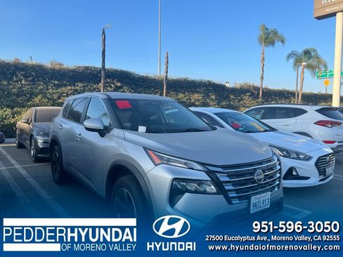 Used 2024 Nissan Rogue SV FWD image 1
