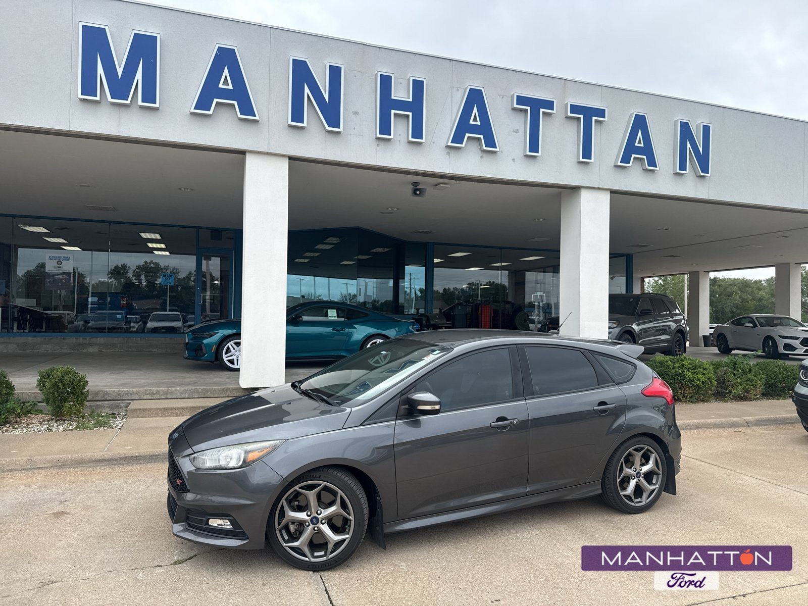 Used 2017 Ford Focus ST FWD image 1