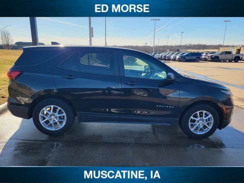 Used 2023 Chevrolet Equinox LS w/ LS Convenience Package image 3