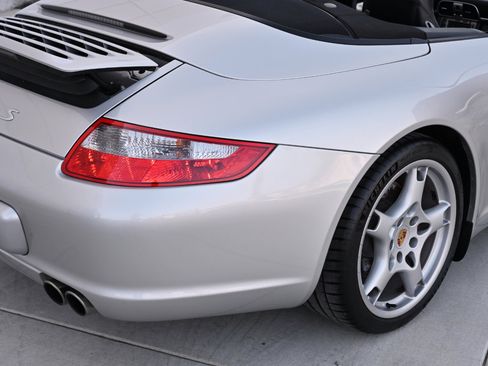 Used 2005 Porsche 911 Carrera S RWD image 39