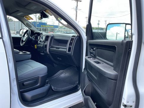 Used 2018 RAM 2500 Tradesman w/ Chrome Appearance Group image 29