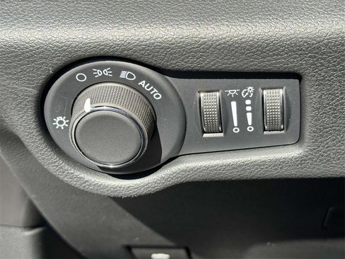 New 2026 Chrysler Voyager LX image 26