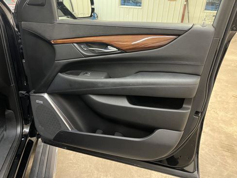 Used 2015 Cadillac Escalade Premium image 24