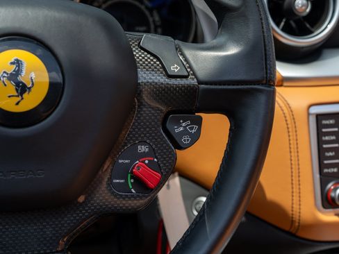 Used 2018 Ferrari California T RWD image 35