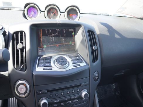 Used 2009 Nissan 370Z Touring image 18