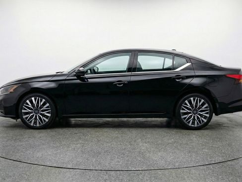 Used 2025 Nissan Altima 2.5 SV FWD image 3