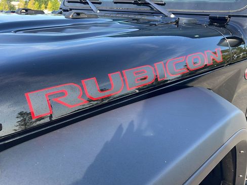 Used 2025 Jeep Wrangler Rubicon AWD/4WD image 16