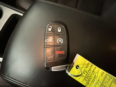 Used 2020 Jeep Grand Cherokee Altitude AWD/4WD image 21