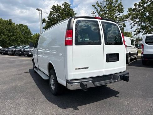 Used 2025 Chevrolet Express 2500 w/ Driver Convenience Package RWD image 3