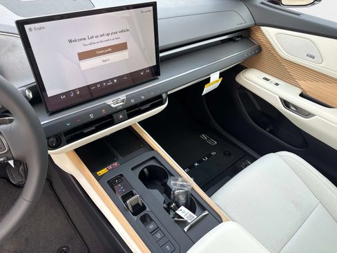 New 2026 Lexus ES 350e FWD image 16