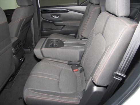 Certified 2025 Honda Pilot Sport image 11