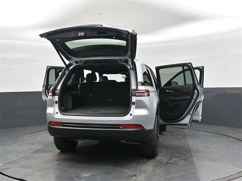 New 2025 Jeep Grand Cherokee Altitude image 46