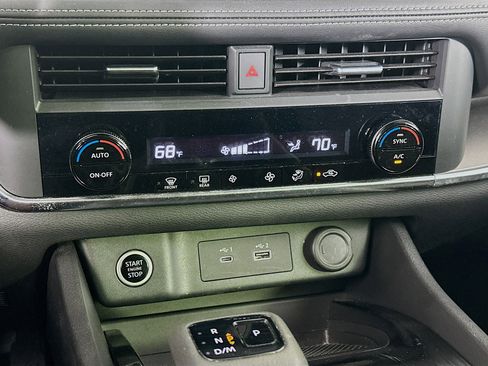 Used 2023 Nissan Rogue SV image 23