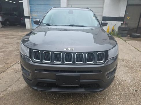 Used 2017 Jeep Compass Latitude w/ Popular Equipment Group FWD image 2