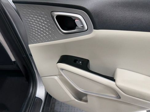 Used 2023 Kia Soul LX image 22