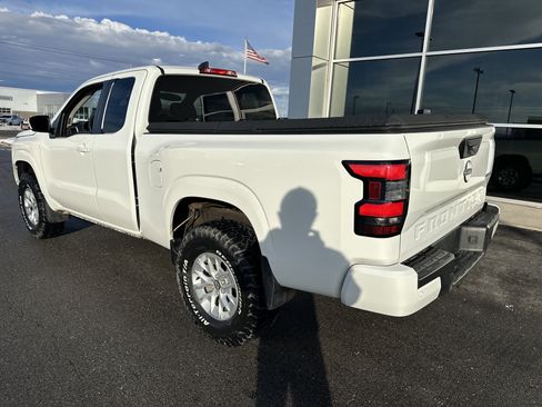 Used 2024 Nissan Frontier SV w/ Technology Package image 13