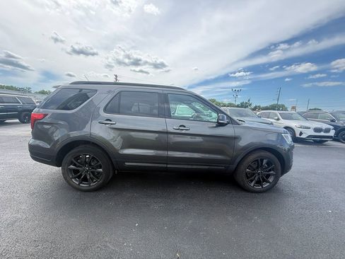 Used 2018 Ford Explorer XLT w/ Equipment Group 202A AWD/4WD image 2