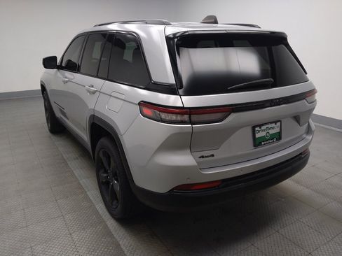 Used 2023 Jeep Grand Cherokee Altitude AWD/4WD image 5