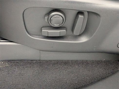 Used 2023 Land Rover Discovery S image 14