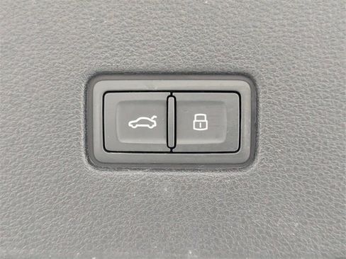 Used 2024 Audi Q8 Premium Plus image 30