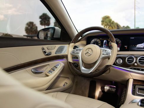 Used 2019 Mercedes-Benz S 560 Sedan w/ AMG Line Exterior image 40