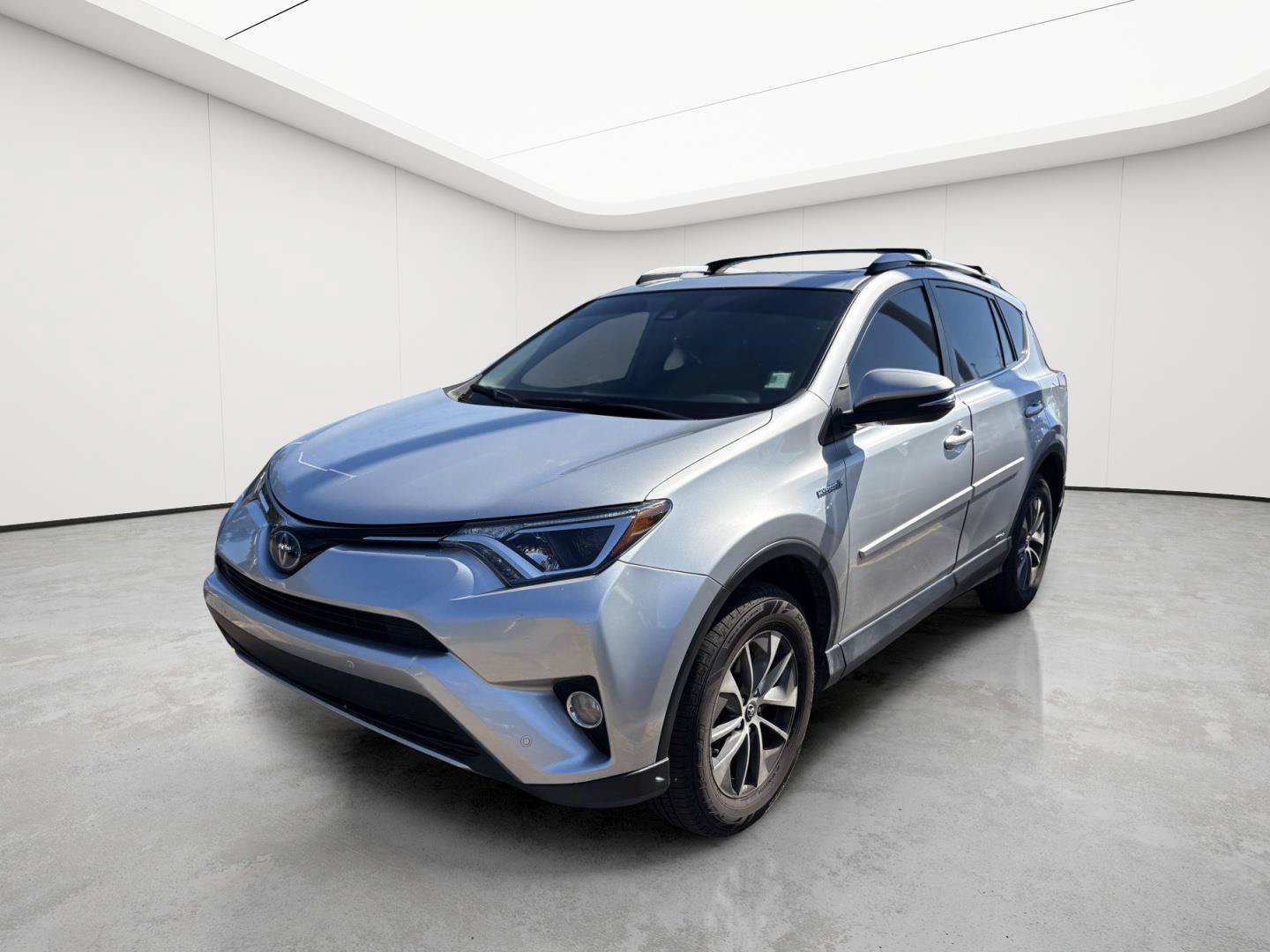 Used 2016 Toyota RAV4 XLE w/ Convenience Package AWD/4WD image 3