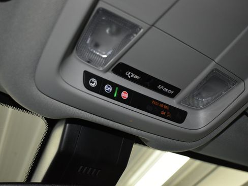 Used 2021 GMC Terrain SLE w/ Driver Convenience Package FWD image 15