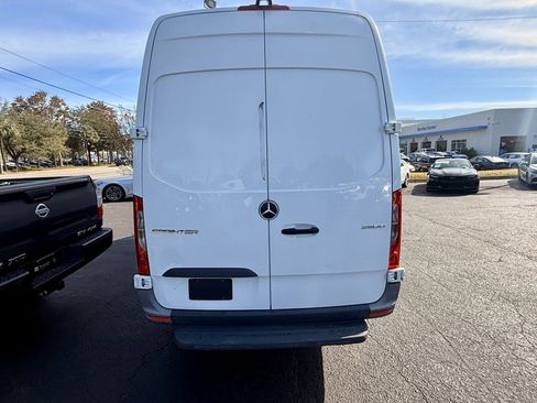 Used 2022 Mercedes-Benz Sprinter 2500 image 16