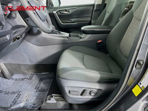 Used 2019 Toyota RAV4 XLE w/ Convenience Package FWD image 27