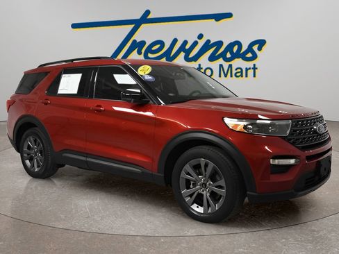 Used 2022 Ford Explorer XLT w/ Equipment Group 202A image 1