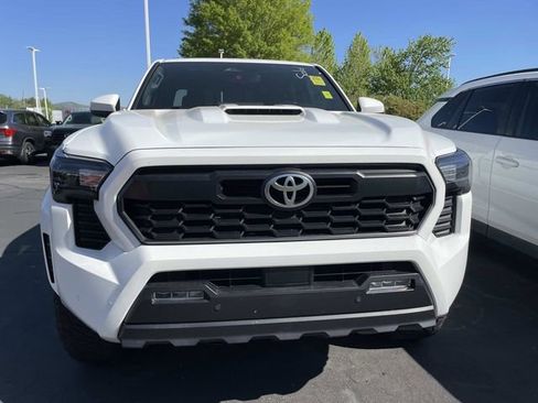 Used 2024 Toyota Tacoma TRD Sport w/ TRD Sport Upgrade Package AWD/4WD image 7