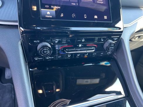 Used 2025 Jeep Grand Cherokee L Altitude AWD/4WD image 17