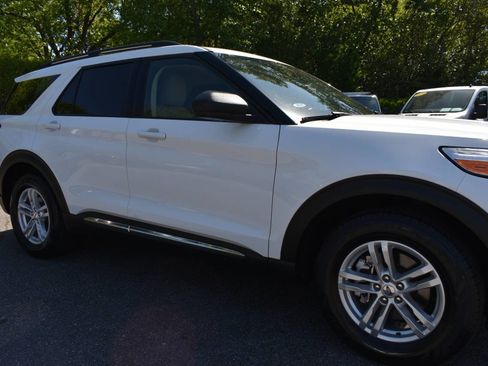 Used 2021 Ford Explorer XLT w/ Equipment Group 202A RWD image 30