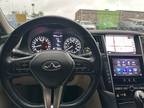Used 2018 INFINITI Q50 Luxe w/ Essential Package (3.0T Luxe) AWD/4WD image 6