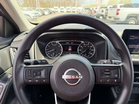Used 2024 Nissan Rogue SV FWD image 38