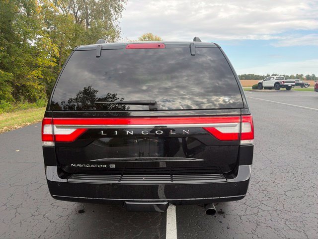 Used 2017 Lincoln Navigator L Select AWD/4WD image 12