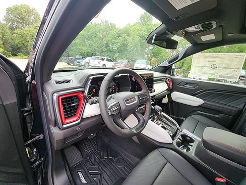 New 2025 GMC Canyon AT4 w/ AT4X Package image 15