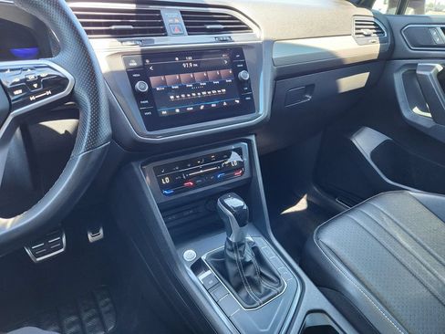 Certified 2022 Volkswagen Tiguan SE R-Line FWD image 15