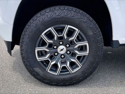 Used 2024 Chevrolet Colorado Z71 w/ Z71 Convenience Package 2 AWD/4WD image 7