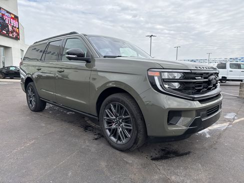 Used 2025 Ford Expedition Max Platinum w/ Stealth Performance Package image 3