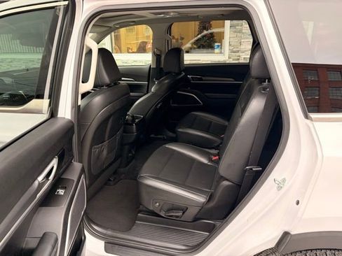 Used 2022 Kia Telluride S image 15